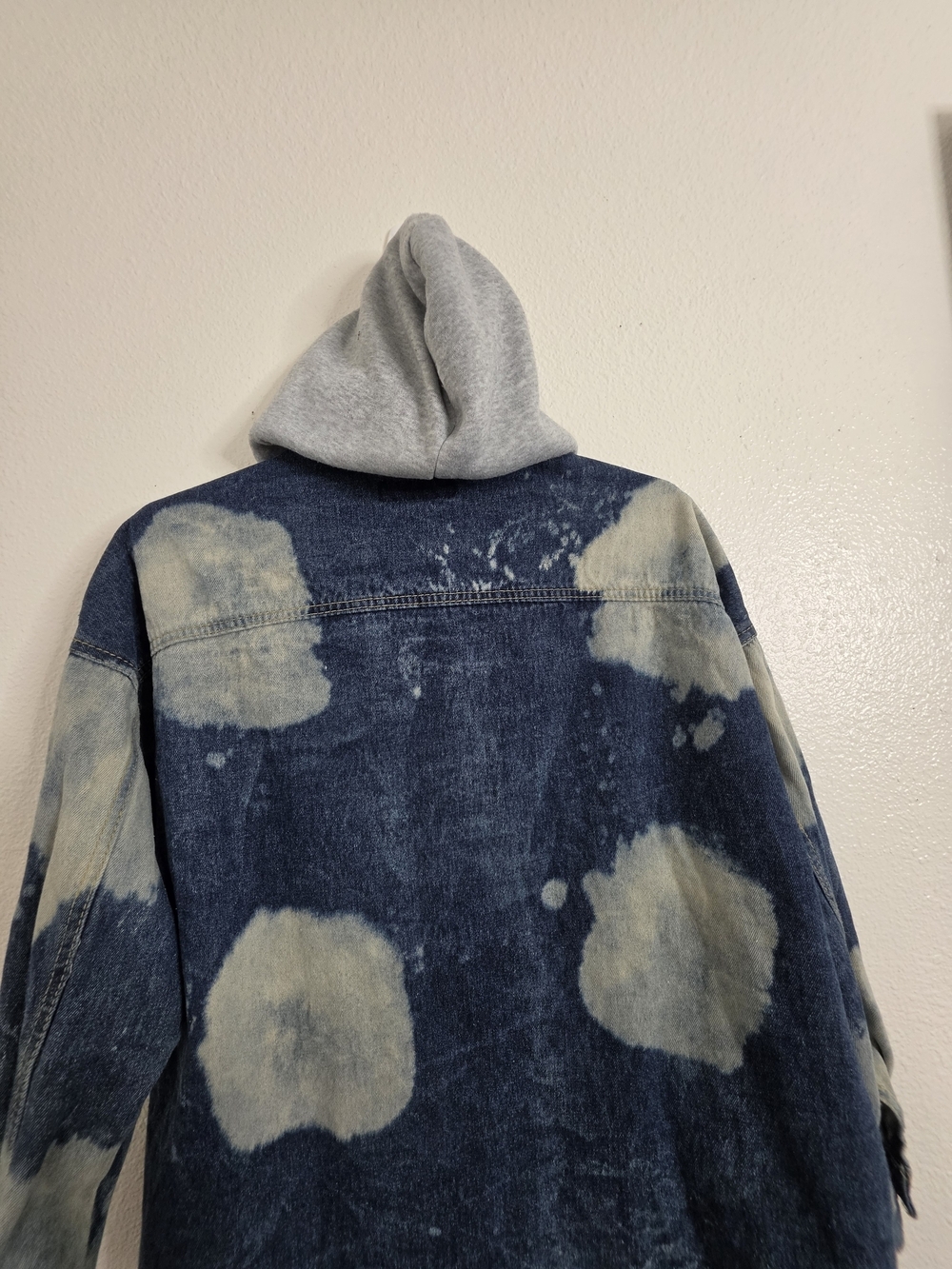Thrill Jeans Womens Bleach Splatter Acid Wash Hooded Denim Jacket Size Large - Picture 14 of 16